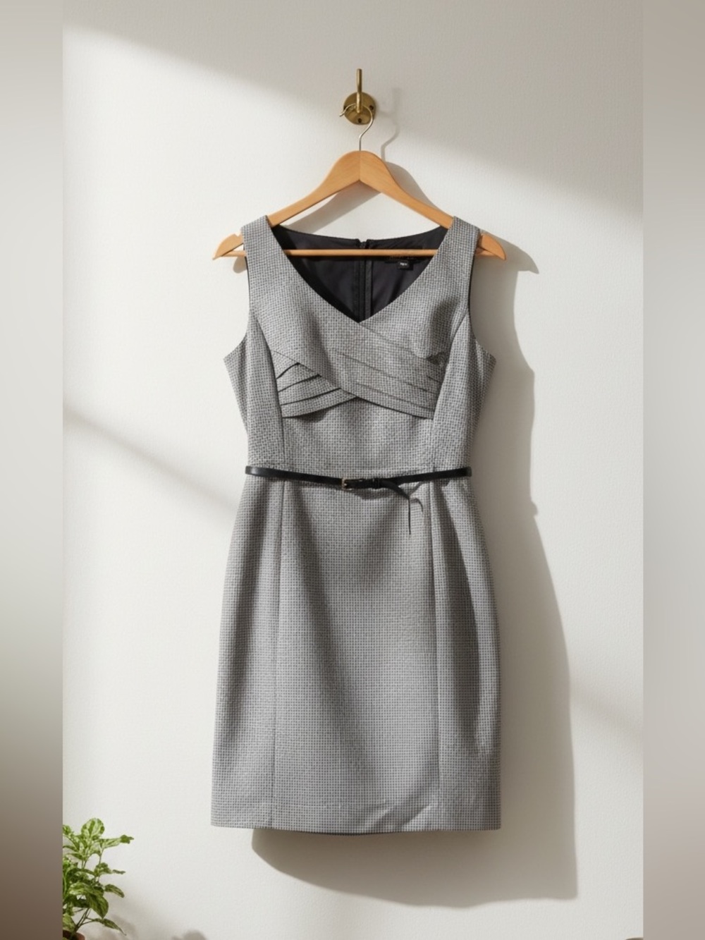 Renuar Black & White Houndstooth Sheath Dress - Pleated Bust & Belted - Size 8